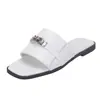 Sandálias de Dedo com Fivela Pequena de Alta Qualidade para Influenciadoras Moda Feminina Cor Versátil Color Block Bico Quadrado Fundo Plano Sandálias de Exterior Verão