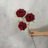 Flor Artificial nova rosa diamante de três cabeças flor de seda decoração de sala de estar adereços de decoração para fotos fileira de flores de casamento estilo ins
