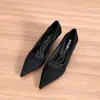 Sandalias de Tacón Alto Rojas de Gamuza Cómodas Versátiles de Punta Fina y Boca Baja, Zapatos de Tacón Alto de Tacón Delgado, Estilo Nuevo Transfronterizo de Comercio Exterior Europeo y Americano