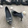 Fábrica de Sapatos Xinhao Fivela de Floco de Neve Strass Salto Alto Versátil Casamento Madrinha Banquete Bico Fino Quadrado Francês Fivela Sapatos de Salto