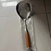 Colher Grande com Furos de Aço Inoxidável Grau Alimentício Atacado Cozinha Doméstica Escumador de Bolinho Colher Peneira Moldagem Integrada Grande Escorredor