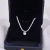 Colar Solitário Brilhante para Mulheres, Design de Nicho de Luxo Leve com um Toque de Alto Padrão, Corrente para Clavícula com Pingente Estrelado, Presente para Namorada