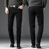 Jeans masculinos de alta qualidade, pretos, de corte slim, estilo primavera e outono, retos e largos, calças casuais compridas masculinas da cidade de Xintang, Guangzhou, para o outono