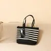 Bolsa de Hombro Rayada en Blanco y Negro de Gama Alta, Bolso Tejido de Gran Capacidad para Mujer, Estilo Relajado, Bolsa Ligera para Compras de Vacaciones
