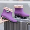 Botas de chuva, antiderrapantes, confortáveis, de cano alto, para todas as estações, leves, duráveis, de cano curto para o verão, estilo coreano, com forro de fleece, sola macia, de cano médio para mulheres
