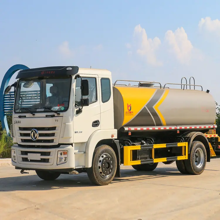 国六东风洒水车3吨5吨洒水车35米雾炮车厂家电话