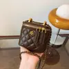 Bolso Cubo de Moda Portátil Vintage para Mujer 2026 Nuevo Estilo Bolso de Hombro Acolchado con Cadena Estilo Chanel Bolso Cruzado Versátil