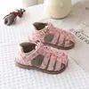 Sandálias Infantis 2026 Verão Novo Estilo Moda Bebê Versátil Casual Calçados Infantis Fechados Antiderrapantes Sandálias Esportivas