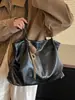 Bolsa grande retrô casual transfronteiriça para mulheres, nova bolsa tote casual para o dia a dia, bolsa de ombro de grande capacidade moderna para o trabalho