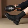Mocassins confortáveis de sola grossa para mulheres, nova moda outono 2026 estilo britânico versátil sapatos sem cadarço com saltos grossos, sapatos pequenos de couro