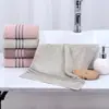 La nueva toalla de fibra de bambú de tres segmentos es suave y absorbente, no suelta pelusa ni se decolora, mejor que la toalla de algodón puro para lavar la cara.