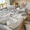 Nuevo juego de cuatro piezas jacquard teñido en hilo de alto peso, estilo simple y fresco, ropa de cama estilo princesa de lujo ligero