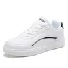 Sapatos Casuais Masculinos 2024 Primavera Novo Estilo Tênis de Skate Sapatos Masculinos Malha Respirável Sapatos Brancos Masculinos Estilo Coreano Fashionável Versátil Tamanho Grande