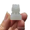 Jade Natural de Tianshan Esculpido em Três Dimensões Leão Animal de Estimação Fofo Carimbo Pequeno Ornamento Pingente Gravação Carimbando Acessório Atacado em Estoque