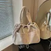 Bolsa de Ombro Minimalista Estilo Artístico Relaxado Off-White Simples para Estudantes Universitárias Compras, Bolsa Tote Macia e Aconchegante
