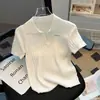 Verano 2026 Nuevo Camiseta de Punto de Seda Helada para Mujer Estilo Commuter Cuello Solapa Manga Corta Blanca Adelgazante Hombro Normal Top con Temperamento