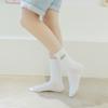 Calcetines mujer Negro y Blanco letras clásicas bordadas calcetines de caña alta hombres y mujeres calcetines para parejas primavera y otoño calcetines altos al por mayor