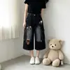 Chao Li tem estoque jeans fofo design de bordado preto do gato KT senso feminino cintura alta cobre quadris mostra perna larga fina calças de sete pontos