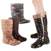 Botas de Chuva femininas de cano alto sapatos d'água botas de chuva femininas sola de borracha longa e flexível botas de borracha primavera e outono botas curtas d'água sapatos de borracha antiderrapantes impermeáveis
