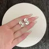 Brincos de Pérola Ondulados em Forma de Leque Simples Exquisitos Retrô Francês Nicho Único Populares para o Trabalho Versáteis