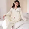 Pijama feminino de algodão de dupla camada com toque de nuvem, 190g, atacado, novo para outono, manga longa, calça longa, casual, para casa, adequado para usar ao ar livre
