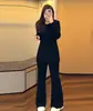 Conjunto de duas peças para mulheres, estilo casual simples de cor sólida para primavera e outono, com ajuste na cintura, tamanho plus size, top de manga longa com gola redonda e calça longa flare