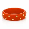 Coleção irregular de pulseiras de resina com tachas, da moda europeia e americana, para mulheres, pulseiras de moda europeia e americana personalizadas e exageradas no atacado