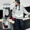 Atuendo otoñal elegante y moderno para niñas: un conjunto de sudadera estilo universitario, perfecto para chicas mayores, con pantalones vaqueros casuales estilo coreano de trabajo para primavera y otoño