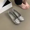 Zapatos de punta cuadrada y boca baja para mujer, primavera y otoño 2024, nuevos zapatos planos elegantes y suaves con diseño de hada y brisa de noche francesa.