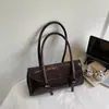 Bolso de Cuero con Cera para el Brazo para Mujer 2026 Nuevo Estilo Bolso de Hombro de Gama Alta de Nicho Gran Capacidad Versátil Bolso tipo Baguette para Viajes Diarios para Mujer