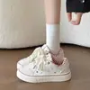 Zapatos de lona súper estilosos, con estampado de estrellas, zapatillas casual versátiles para mujer, nueva colección de otoño 2026, zapatillas blancas de suela gruesa para mujer