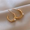Aretes de tachuela con forma de C Perla Dorada Plata 925 diseño de nicho femenino lujo ligero de alta calidad personalidad versátil nueva joya para la oreja