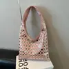 Bolsa 2025 Nova Bolsa Feminina Moda Europeia e Americana Bolsa de Ombro Design de Nicho Bolinhas Rebite Bolsa de Braço de Alta Qualidade