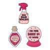 Insígnia de metal com formato de frasco de remédio mágico criativo europeu e americano, acessório de spray de bola de cristal de desenho animado fofo, broche atacado