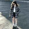 Camisa de Manga Comprida para Meninas Primavera Outono 2026 Nova Estilosa Blusa Infantil Roupas de Outono Meninas Crianças Mais Velhas Camisa Xadrez Jaqueta