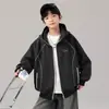 Jaqueta Infantil Estilo Primavera e Outono 2026 Novo Top de Tricô Infantil para Crianças de Média e Maior Idade Roupas de Outono para Meninos Cardigã com Capuz