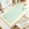 Alfombrilla de escritorio de color crema, impermeable, no lavable, amigable con la vista, libre de formaldehído, diseño de cuadros, alto valor estético para niñas, se puede cortar a medida
