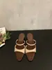Primer Encuentro con las Sandalias de Cuña Abiertas Estilo Retro Francés para Mujer, Adecuadas para Uso en Exteriores, Nuevo Diseño Versátil de Correa Única Verano 2026