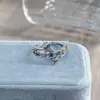 Anillo Abierto de Mariposa de Piedra Preciosa de Color Circonita de Lujo Accesible Súper Hada de Nicho de Gama Alta Totalmente Diamantado Dulce y Fresco Elegante Anillo Apilable para Mujer