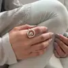 Como uma Borboleta na Natureza, Anel Vintage com um Estilo Fashionável Old Money, Anel Dourado com um Toque de Luxo Leve e High-End, Anel Aberto
