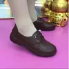 Zapatos de cuero sin cordones para mujer 2026 zapatos de otoño para madres, de suela blanda, cómodos, antideslizantes, casuales, versátiles, adecuados para mujeres de mediana edad y mayores