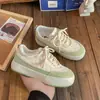 Gran Venta 2025 Primavera y Verano Nuevos Zapatos Blancos Versátiles para Mujer Estilo Coreano Tenis Zapatos Modernos para Estudiantes Planos Cuero Zapatos de Entrenamiento Alemanes