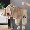 Conjunto de Primavera y Otoño para Niños 2026 Nueva Moda Chaqueta de Béisbol para Niños Sudadera Conjunto de Tres Piezas Ropa Elegante de Moda