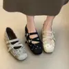 Sapatilhas doces de tira cruzada combinadas com sapatos Mary Jane antiderrapantes 2026, laço, saia de outono, poá, preto e cinza