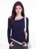 Camiseta com tachas estilo americano picante para mulheres, design falso de duas peças, manga longa, nova para o outono, corte slim, top base