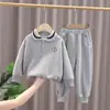 Conjunto de Moletom de Algodão para Meninos e Meninas Primavera e Outono 2025 Novo Estilo Tendência Infantil Coreano Casual Conjunto de Duas Peças para Meninos e Meninas