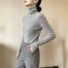 Suéter de cuello alto de pana Andi con costilla vertical, calentador de cuello de pana con textura de costilla vertical, suéter suave y cálido de otoño e invierno