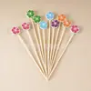 Espetinhos de buquê de rosas, espetinhos de frutas cristalizadas, espetinhos para guarnição de coquetéis