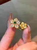 Anillo de Flor Vintage con Diamantes en Oro Cepillado, Modelo Nuevo 2026, con Diseño Único, Exquisito, Lujo Ligero, Moderno y Elegante, para Dedo Índice