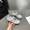 2026 Novos Tênis de Treino Alemães Prateados Femininos com Aumento Interno de Altura de 4 cm, Estilo Ballet, Tênis Mary Jane Casuais Esportivos com Velcro